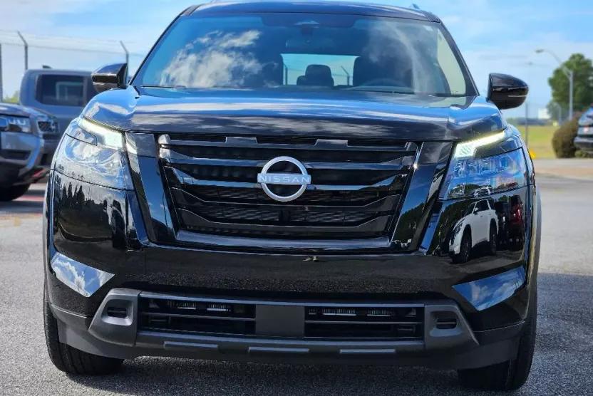 2025 Nissan Pathfinder SV photo 1