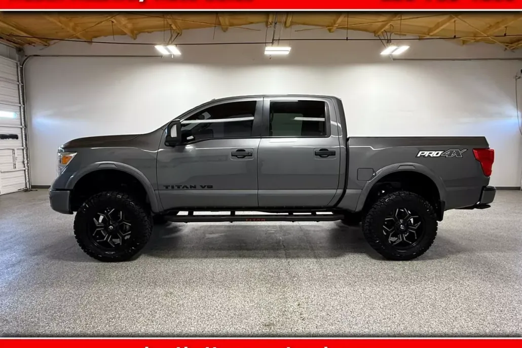 2019 Nissan Titan PRO-4X Crew Cab photo 1