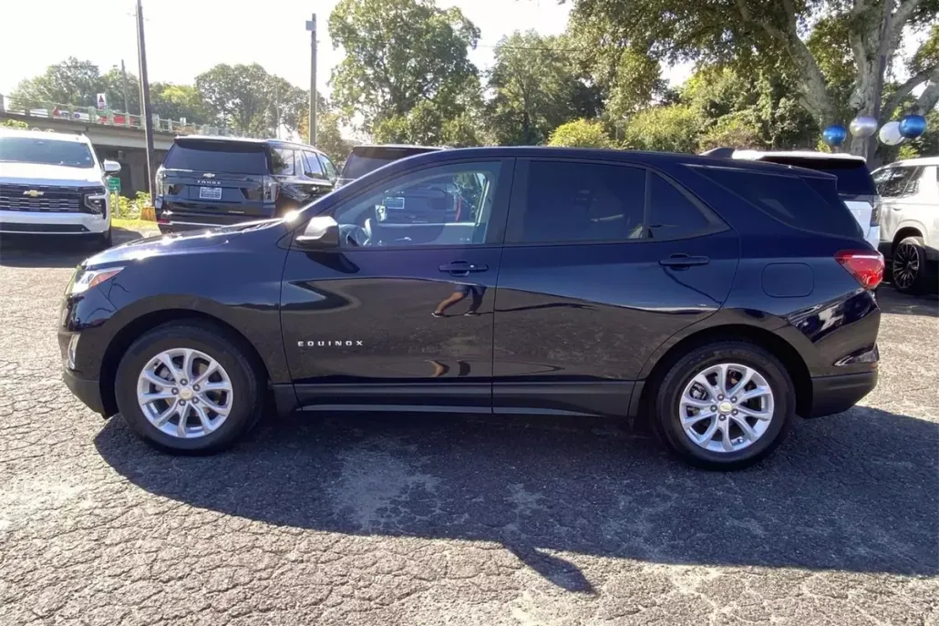 2021 Chevrolet Equinox LS photo 1
