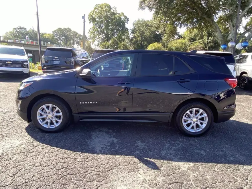 2021 Chevrolet Equinox LS photo 1