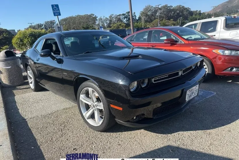 2017 Dodge Challenger R/T photo 1