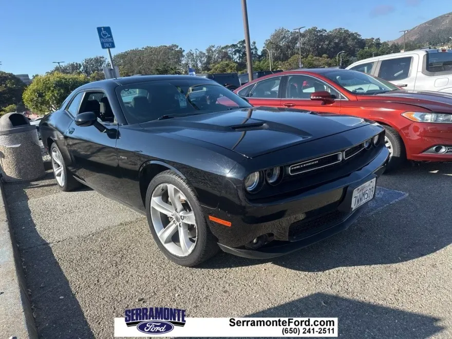 2017 Dodge Challenger R/T photo 1