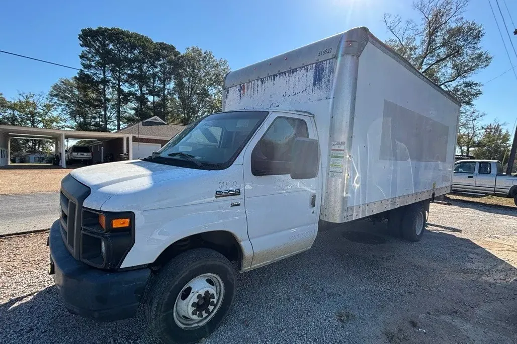 2015 Ford E-350 Base photo 1