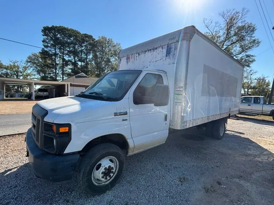 2015 Ford E-350 Base photo 1