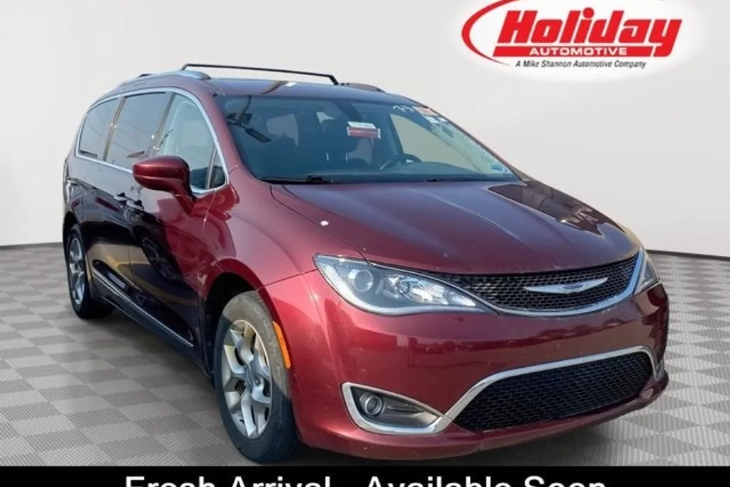 2018 Chrysler Pacifica Touring L photo 1