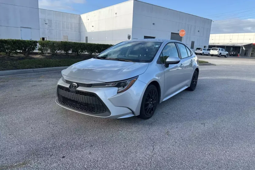 2022 Toyota Corolla LE photo 1