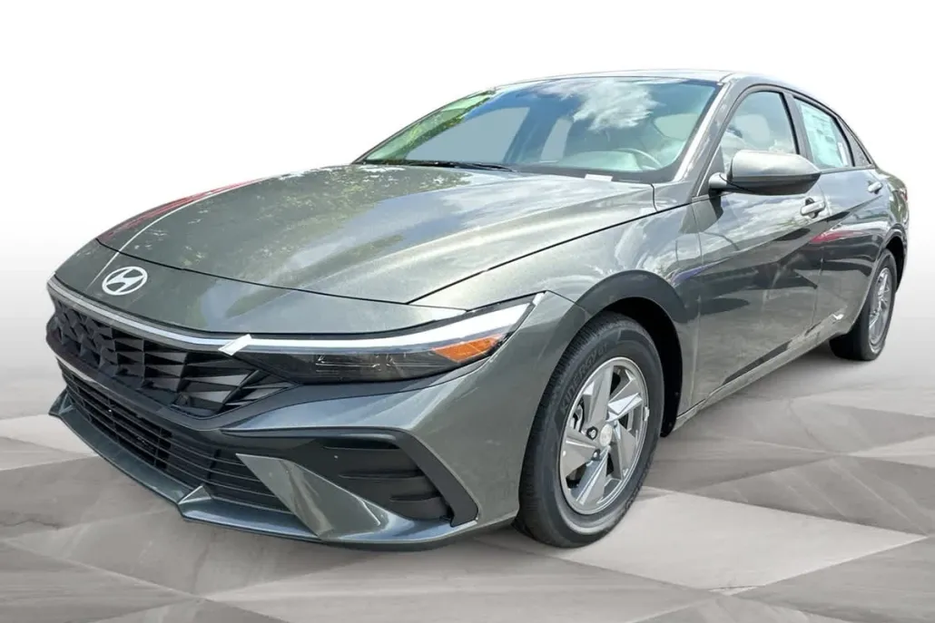 2025 Hyundai Elantra SE photo 1