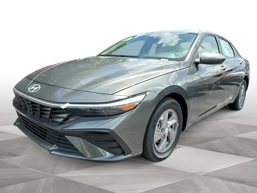2025 Hyundai Elantra SE photo 1