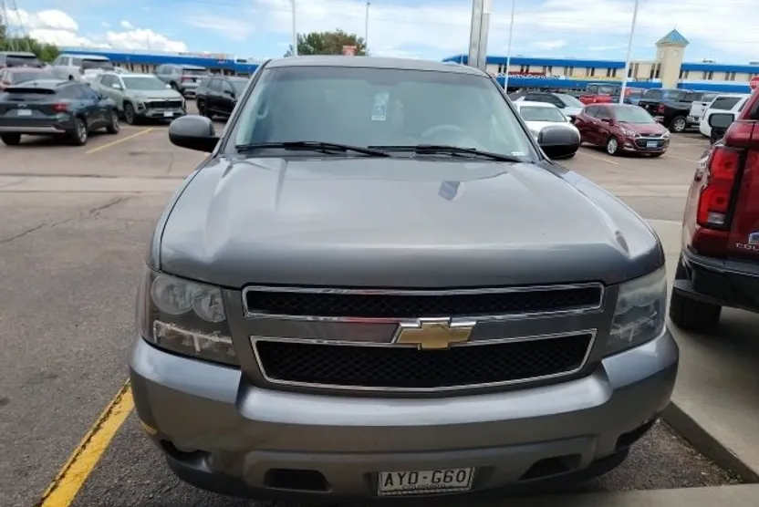 2008 Chevrolet Suburban 1500 LT photo 1
