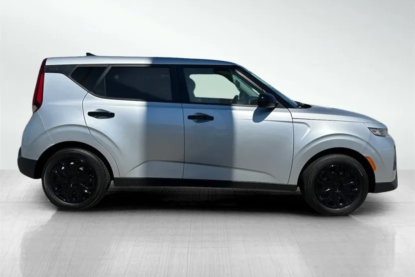 2020 Kia Soul LX photo 1