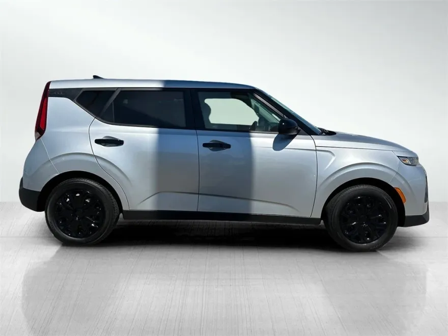 2020 Kia Soul LX photo 1