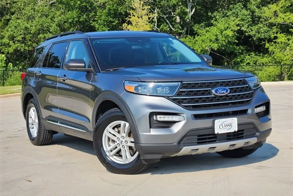 2024 Ford Explorer XLT photo 1