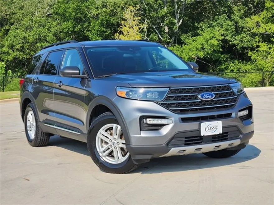 2024 Ford Explorer XLT photo 1