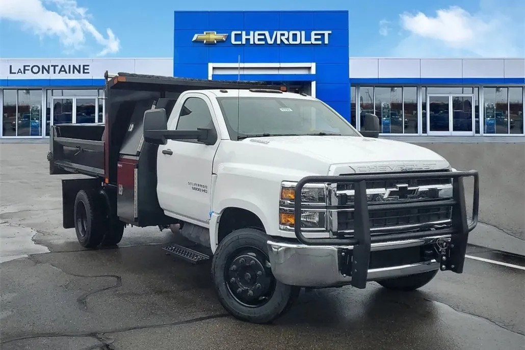 2023 Chevrolet Silverado 5500HD Work Truck photo 1