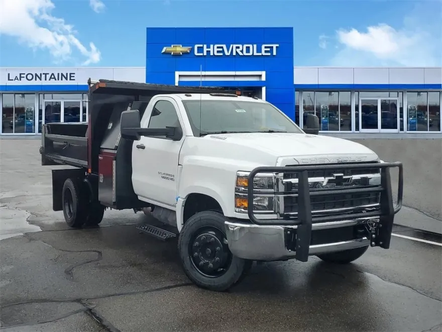 2023 Chevrolet Silverado 5500HD Work Truck photo 1