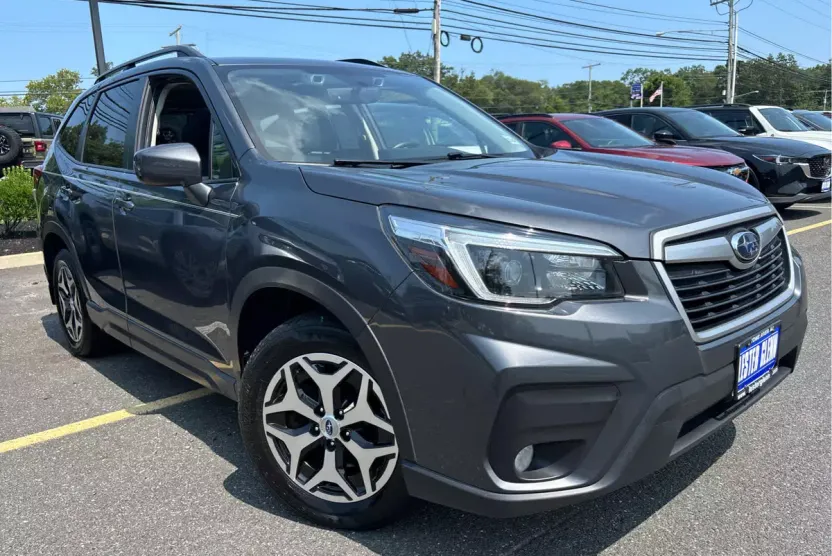 2021 Subaru Forester Premium photo 1