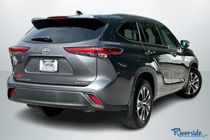 2023 Toyota Highlander XLE photo 1