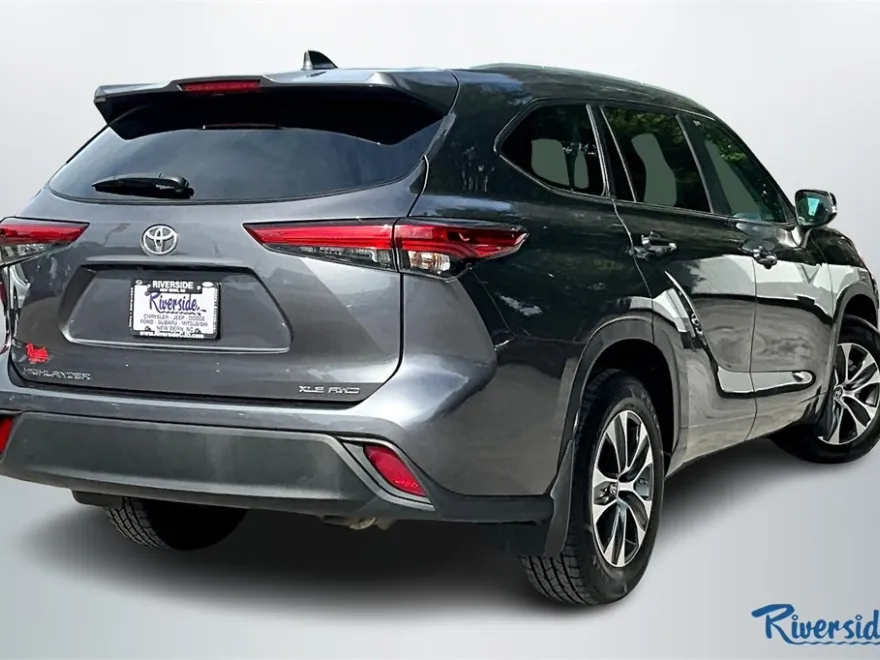 2023 Toyota Highlander XLE photo 1