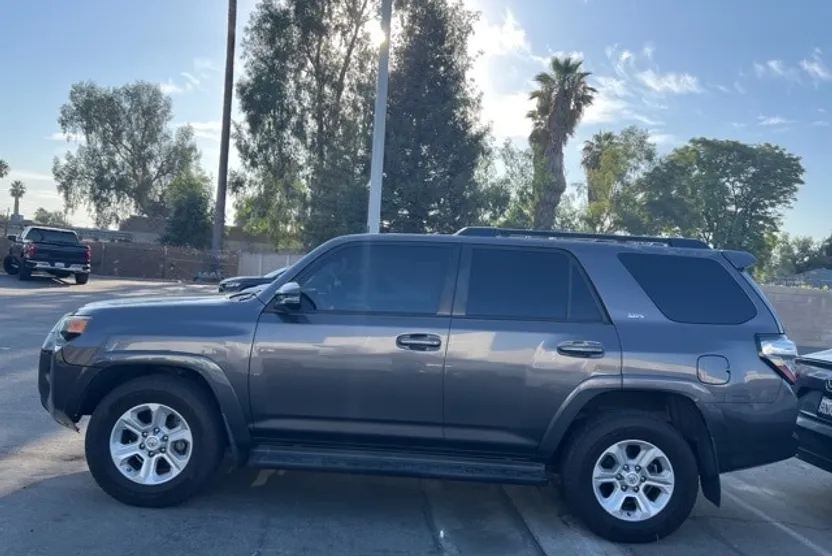 2014 Toyota 4Runner SR5 photo 1