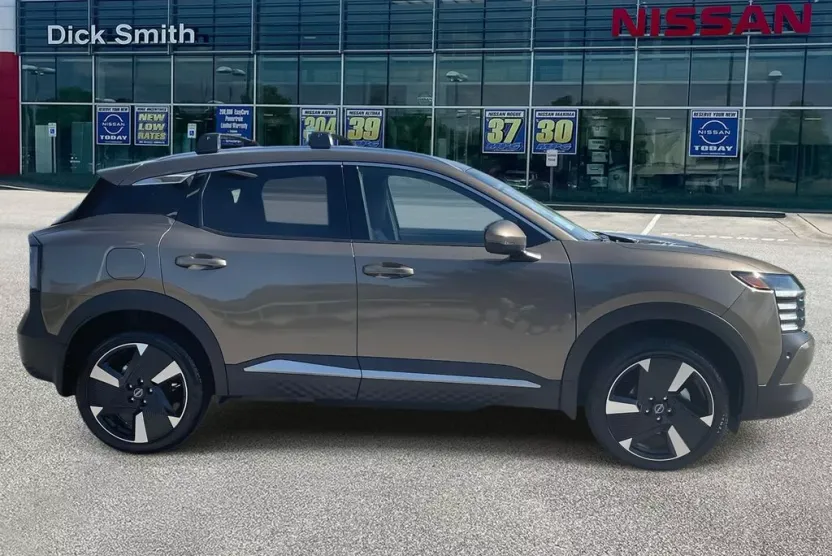 2025 Nissan Kicks SR photo 1