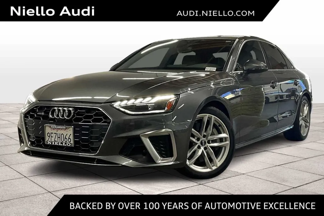 2023 Audi A4 S line Quattro Premium Plus photo 1