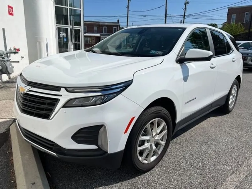 2022 Chevrolet Equinox LT photo 1