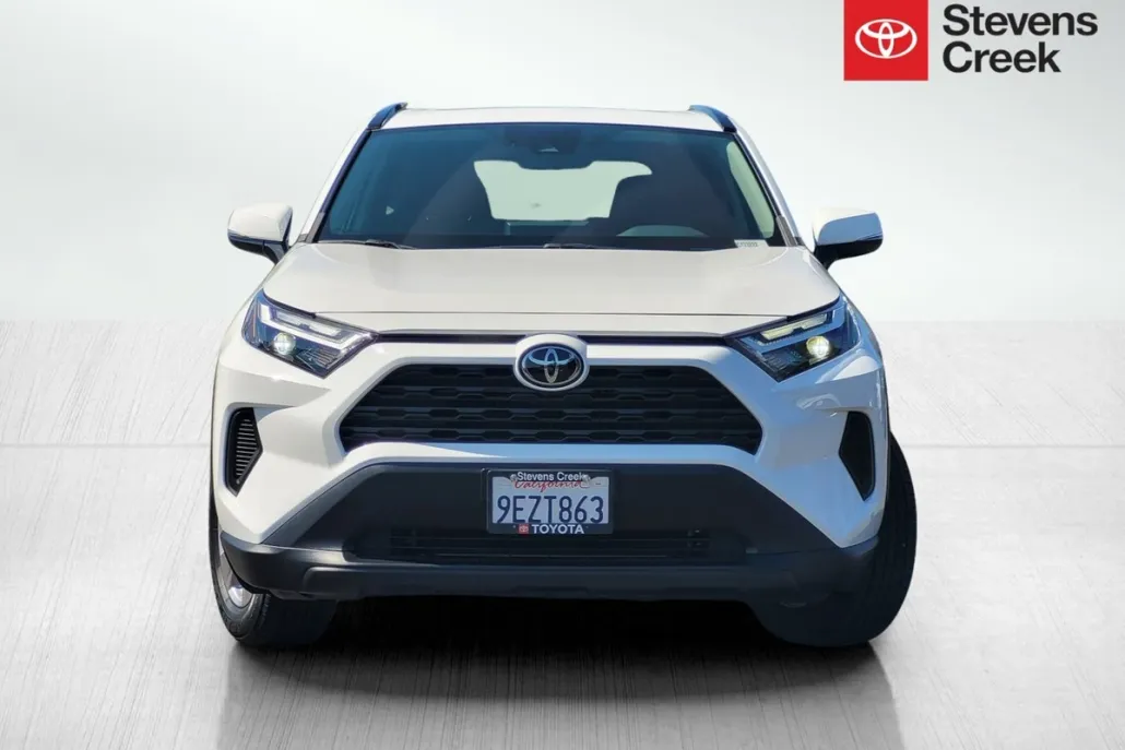 2023 Toyota RAV4 XLE photo 1