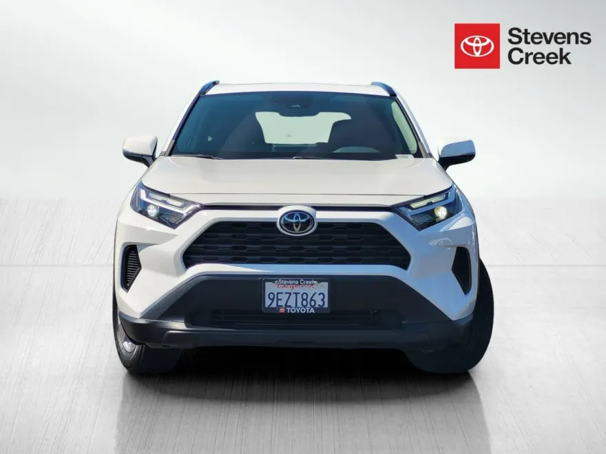 2023 Toyota RAV4 XLE photo 1