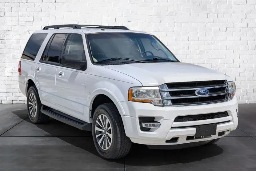 2017 Ford Expedition XLT photo 1