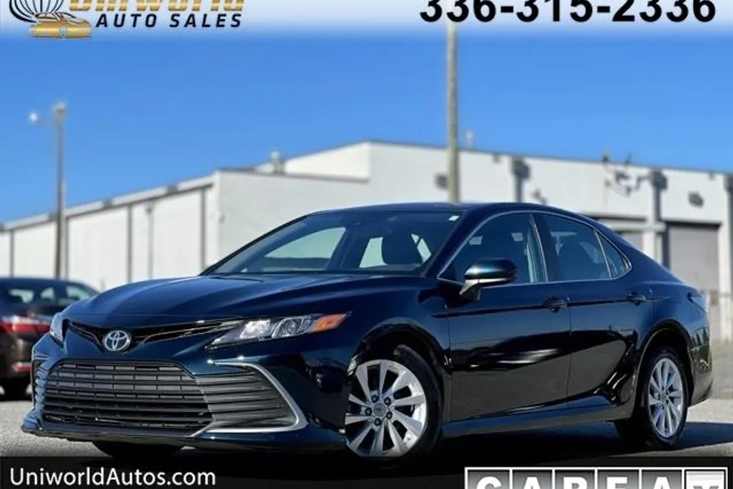 2021 Toyota Camry LE photo 1