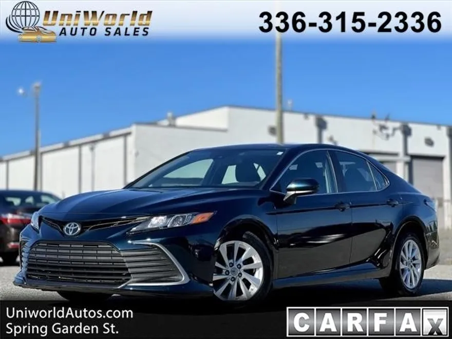 2021 Toyota Camry LE photo 1
