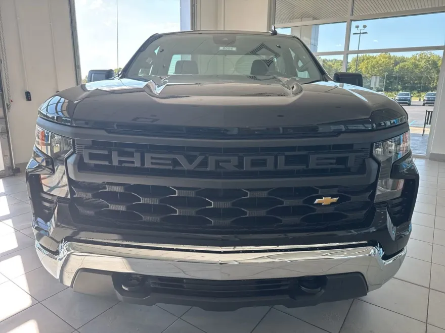 2025 Chevrolet Silverado 1500 photo 1