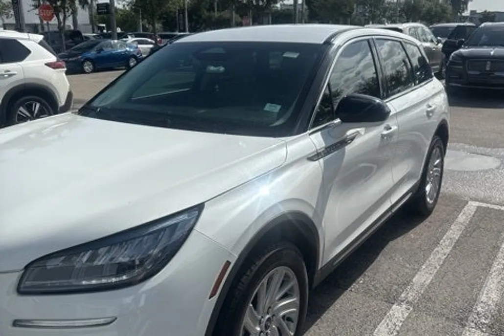 2023 Lincoln Corsair Standard photo 1
