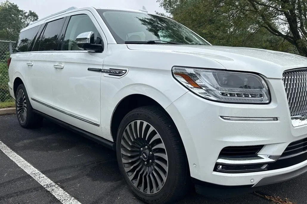 2021 Lincoln Navigator Black Label photo 1
