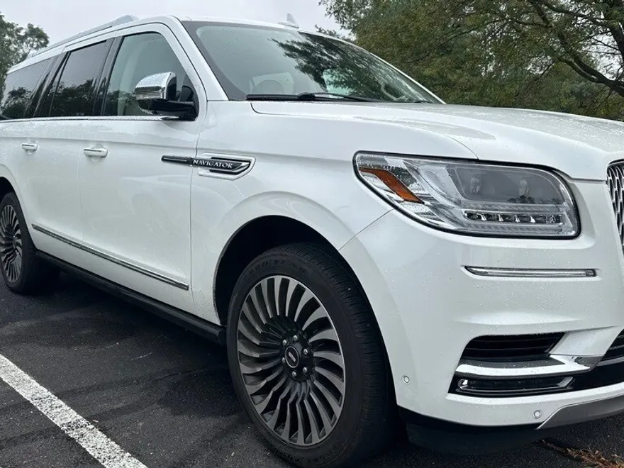 2021 Lincoln Navigator Black Label photo 1