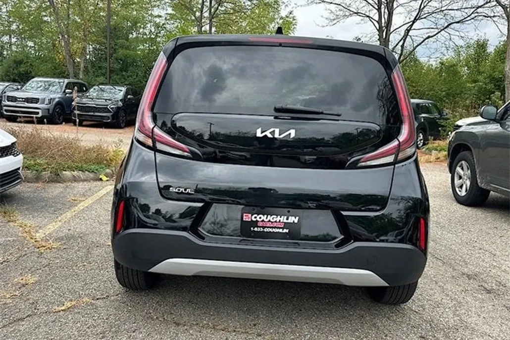 2023 Kia Soul LX photo 1