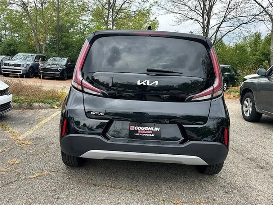 2023 Kia Soul LX photo 1