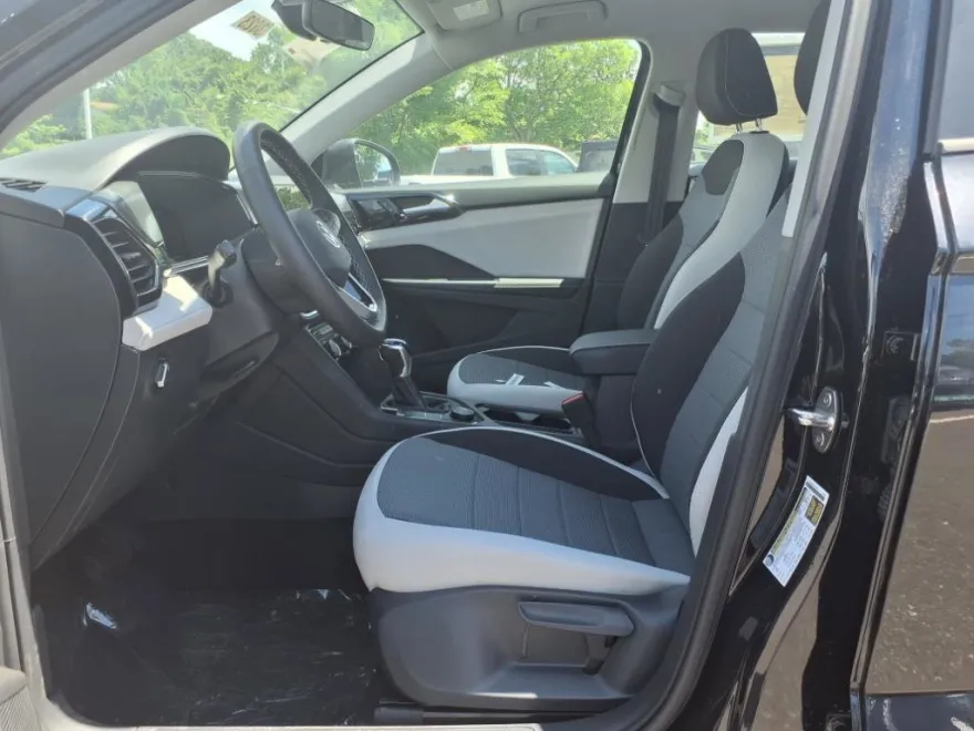2025 Volkswagen Taos S photo 1