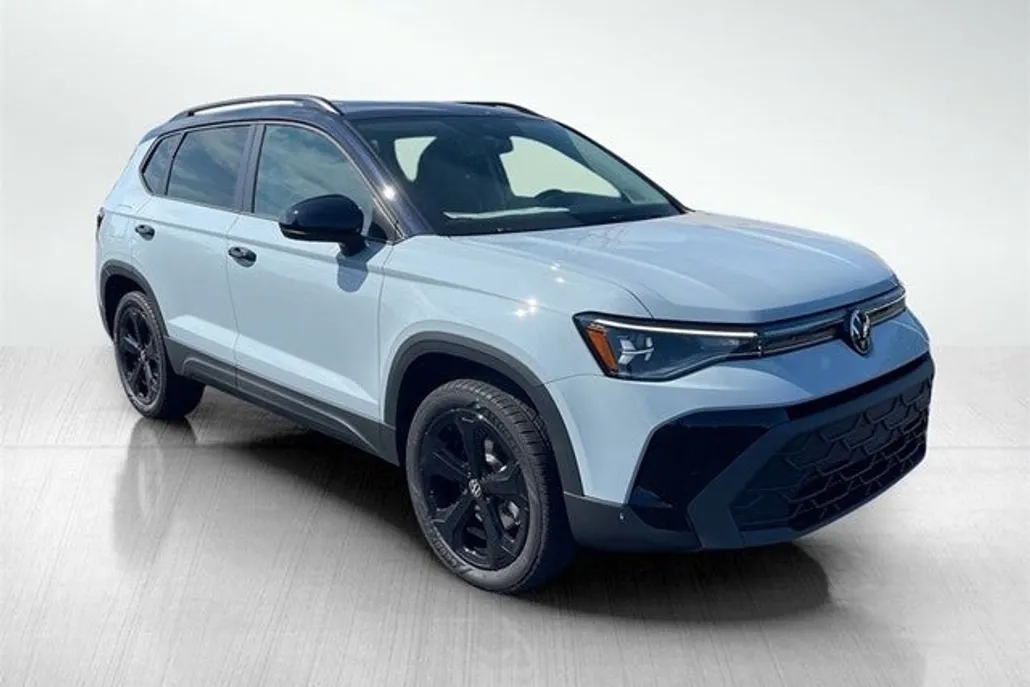 2025 Volkswagen Taos SE photo 1
