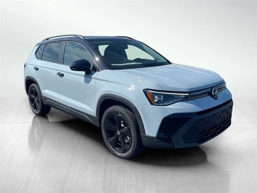 2025 Volkswagen Taos SE photo 1