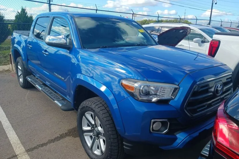 2016 Toyota Tacoma Limited photo 1