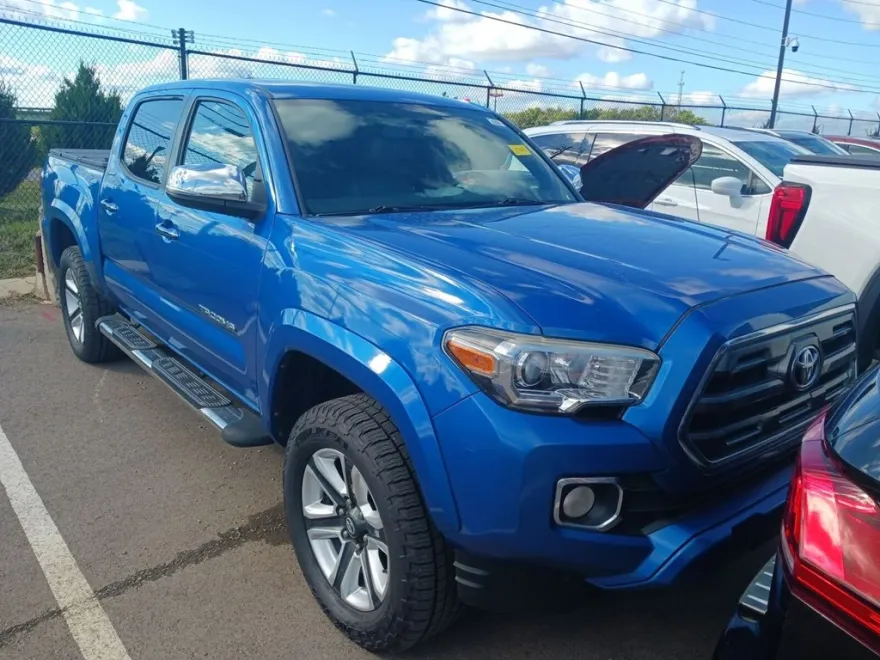 2016 Toyota Tacoma Limited photo 1