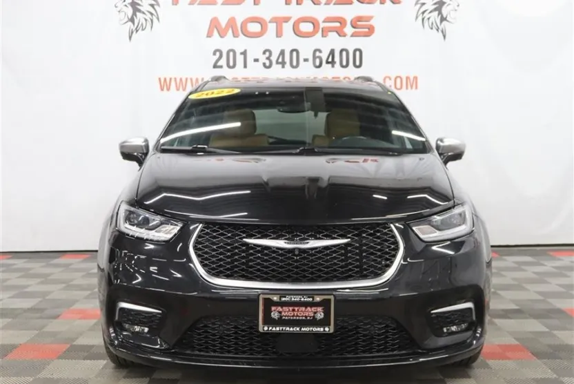 2022 Chrysler Pacifica Pinnacle photo 1