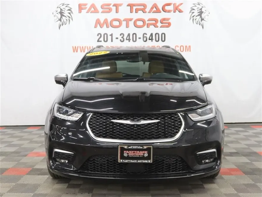 2022 Chrysler Pacifica Pinnacle photo 1