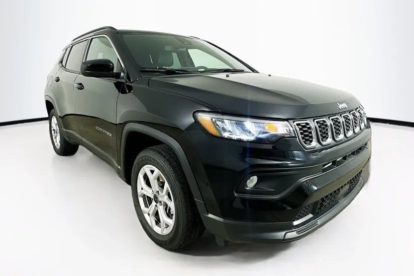 2025 Jeep Compass Latitude photo 1