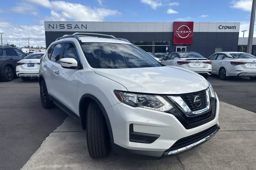 2019 Nissan Rogue SV photo 1
