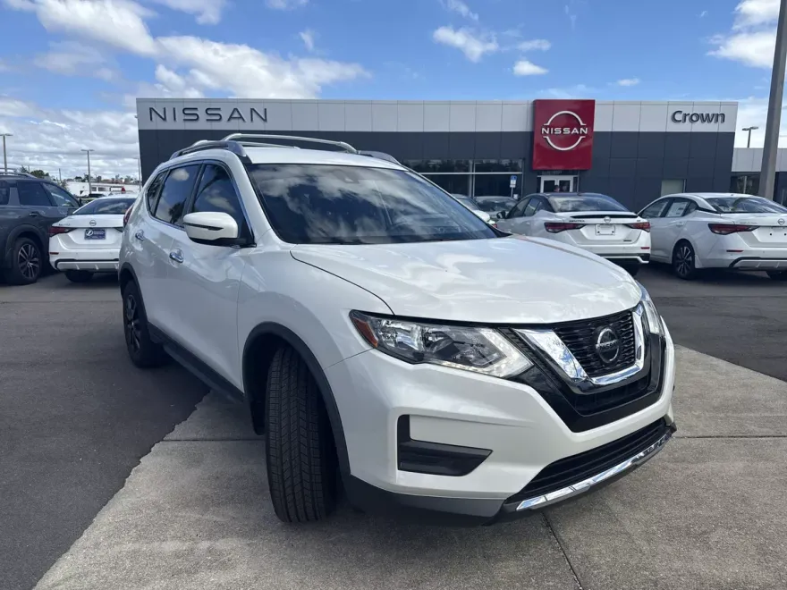 2019 Nissan Rogue SV photo 1