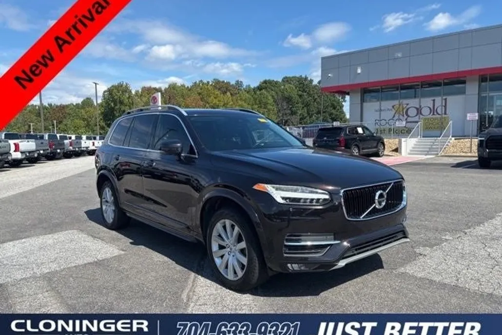 2016 Volvo XC90 T6 Momentum photo 1