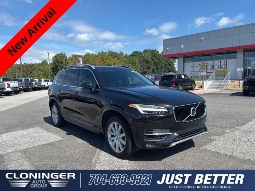 2016 Volvo XC90 T6 Momentum photo 1