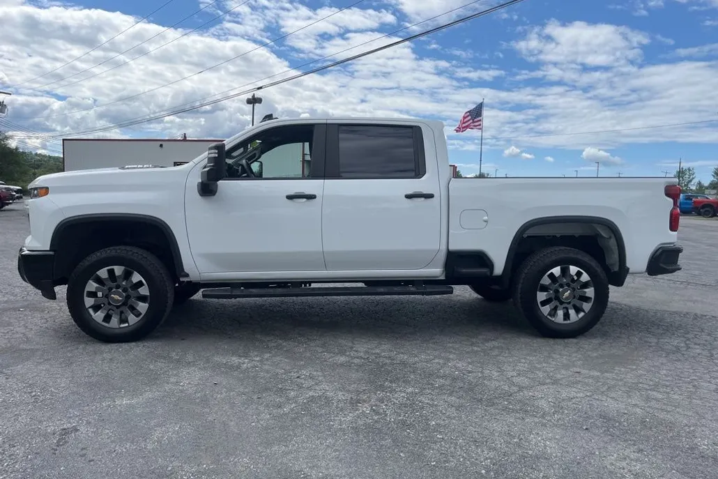 2024 Chevrolet Silverado 2500HD Custom photo 1